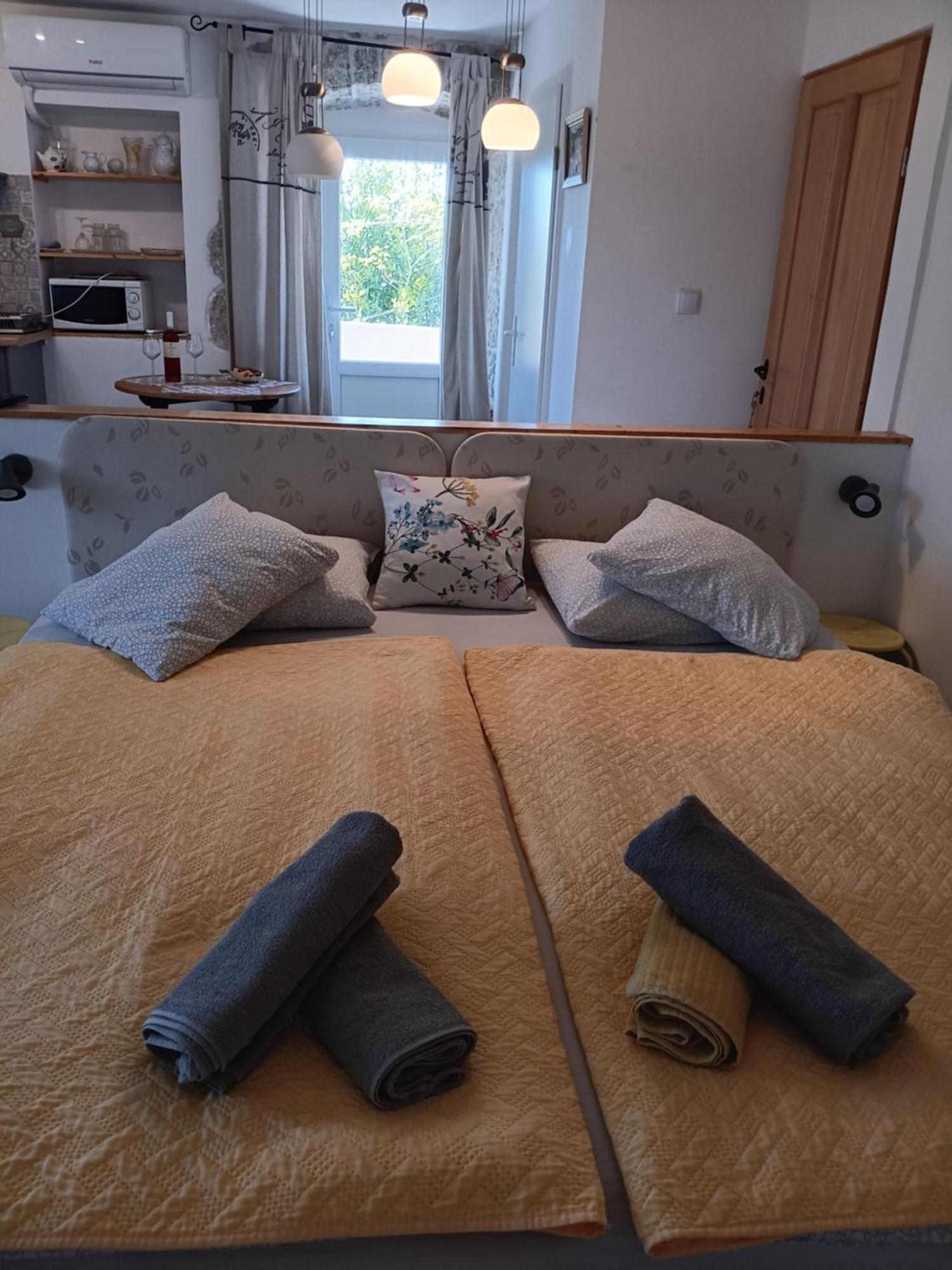 Studio Apartmani Sverko Punat Exterior foto