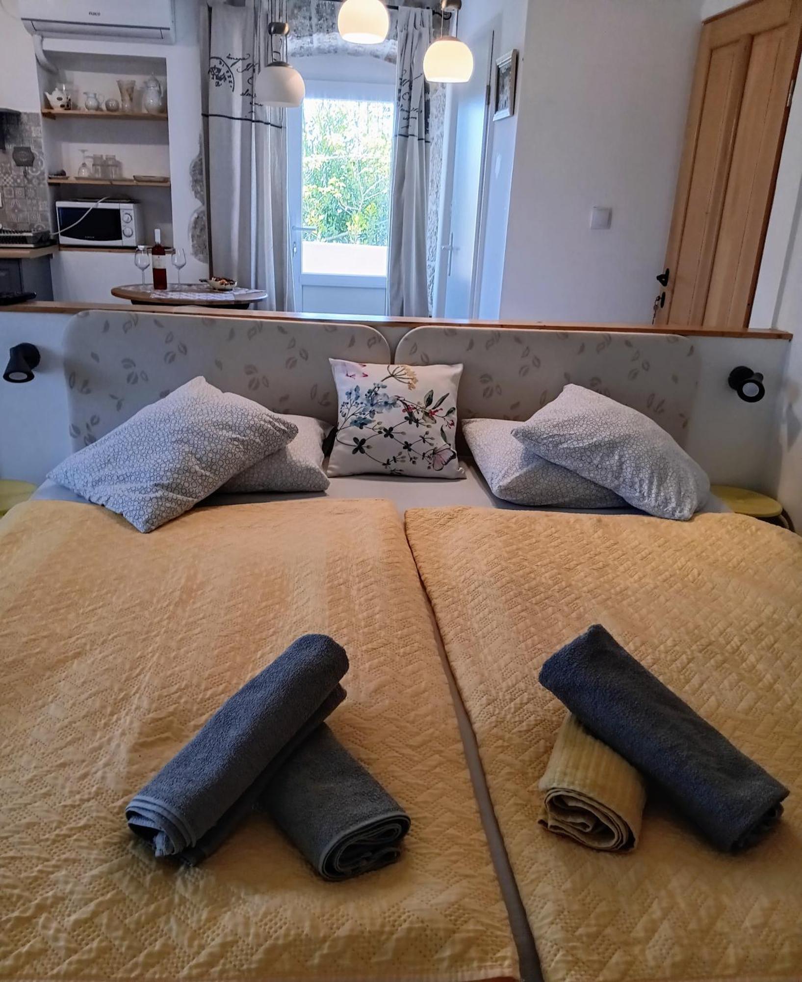 Studio Apartmani Sverko Punat Exterior foto